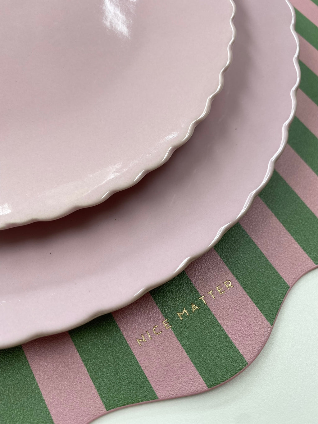 Olive Rosa Striped Scalloped Placemat